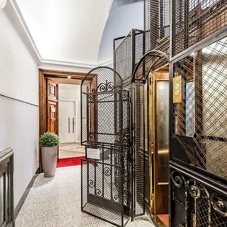 Relais De L\'Opera